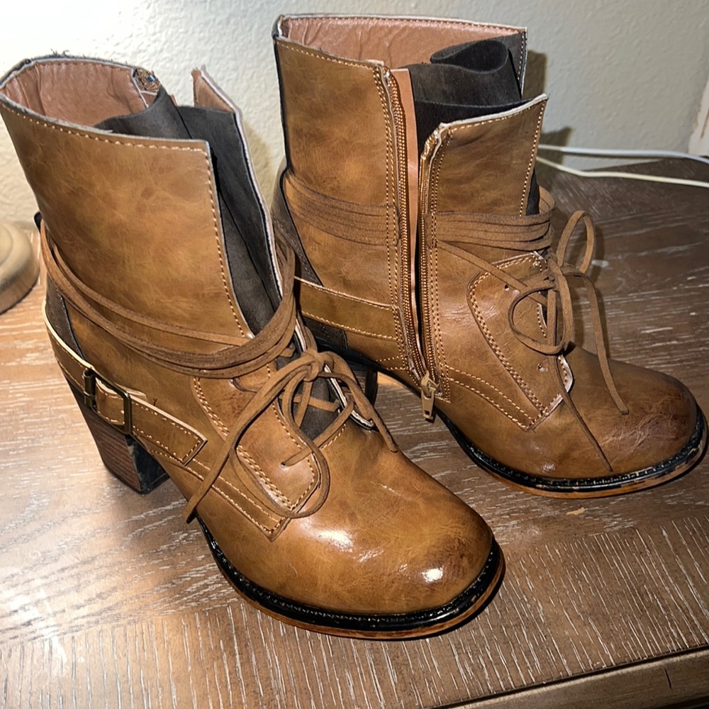 Pierre Dumas brown booties